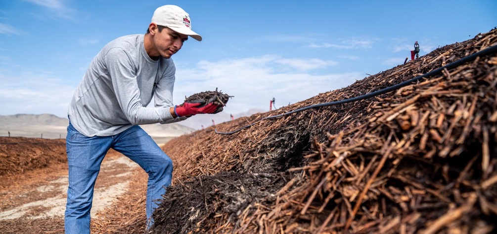 Hortifrut Perú contribuye con el cuidado del medio ambiente de las comunidades de Chao