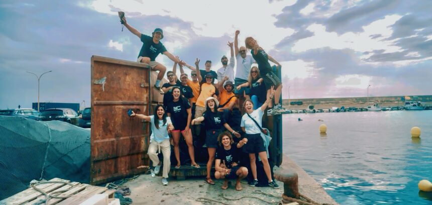 El equipo de Gravity Wave lucha contra la contaminación de plásticos en el Mar Mediterráneo en la Misión Salobreña - Imagen cedida por Gravity Wave