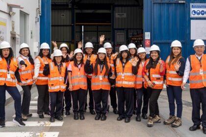Multinacional en tecnología impulsa carreras STEM en escolares peruanas de colegio emblemático
