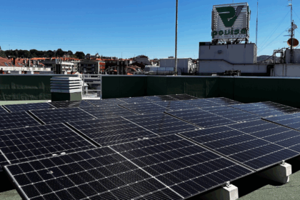 Placas solares ubicadas en el centro Ribera Povisa