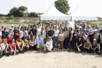 Voluntarios de AstraZeneca y Cruz Roja