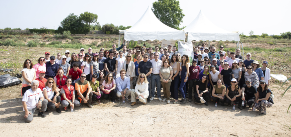 Voluntarios de AstraZeneca y Cruz Roja