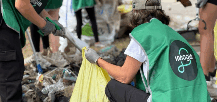 Voluntarios en la primera recogida de residuos en Galicia
