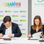 Momento de la firma entre Grupo Social ONCE y Ecoembes