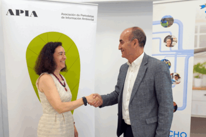 María García, presidenta de APIA, y Juan Pablo Merino, director de Comunicación, Marca y Asuntos Públicos de Aqualia