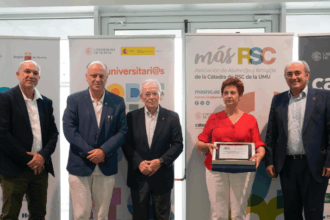 Rosa Cano, directora de Columbares y presidenta de la EAPN en la Región recibe el reconocimiento