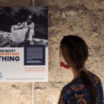“Historias que transforman”: La exposición de Telpark y ACNUR sobre los refugiados en Plaza del Carmen