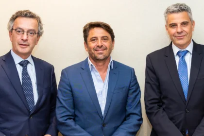 David Rico, director de CaixaBank Hotels & Tourism, Jorge Marichal, presidente de CEHAT y Marc Benhamou, director de CaixaBank Empresas.