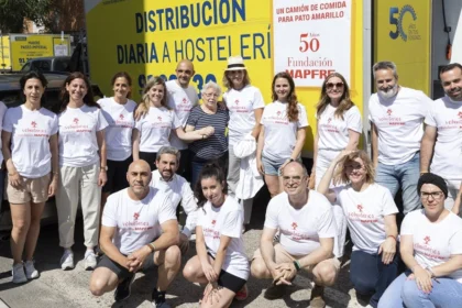 Un camión de comida para Pato Amarillo - Voluntarios de la Fundación MAPFRE