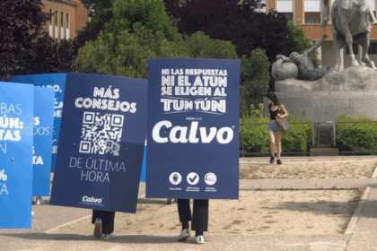 Human billboards de Calvo en la Universidad Complutense