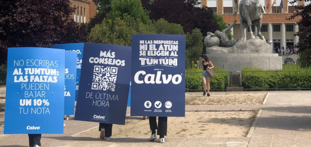 Human billboards de Calvo en la Universidad Complutense