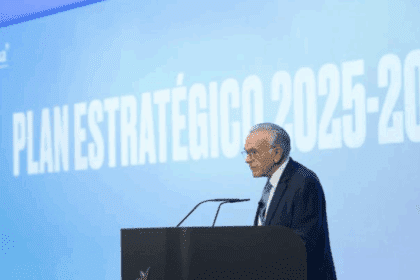 Isidro Fainé durante la presentación del Plan Estratégico a los empleados de Fundación ”la Caixa”.