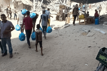 Reparto de alimentos en Gaza