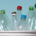 Reciclaje de envases de plástico y cumplimiento de la normativa con la ayuda de Ecoembes - Imagen de Stock (Freepik.es)