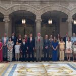 Su Majestad el Rey ha mantenido un encuentro con estos 20 escolares, en presencia de los patronos de FIES y de la Fundación Orange - ©️Casa de Su Majestad el Rey