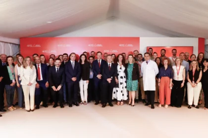 El presidente de Castilla-La Mancha, Emiliano García-Page, preside el 40 aniversario de Johnson & Johnson en Toledo