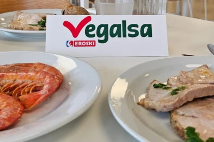 Vegalsa-Eroski realiza una donación especial a 12 entidades por el Día de Galicia
