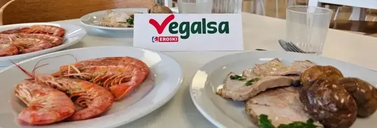 Vegalsa-Eroski realiza una donación especial a 12 entidades por el Día de Galicia