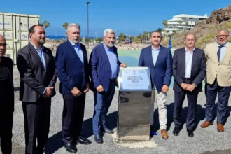 Descubrimiento de la placa conmemorativa del Centro de Innovación WAVE en Adeje - Aqualia