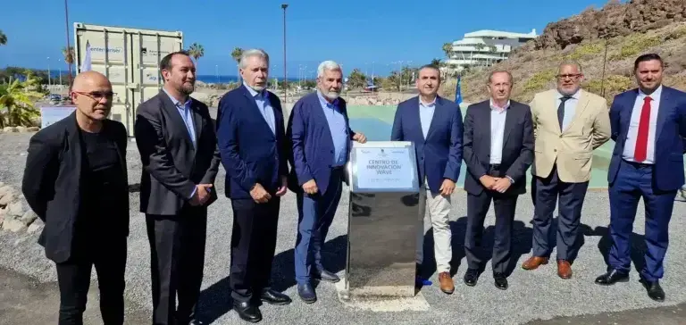 Descubrimiento de la placa conmemorativa del Centro de Innovación WAVE en Adeje - Aqualia