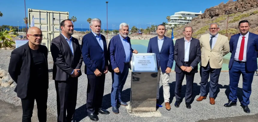 Descubrimiento de la placa conmemorativa del Centro de Innovación WAVE en Adeje - Aqualia