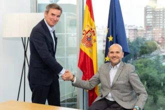 Firma del convenio de colaboración de COCEMFE y la CNMV