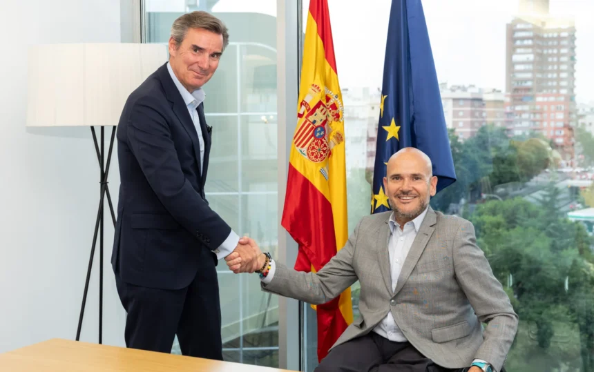 Firma del convenio de colaboración de COCEMFE y la CNMV
