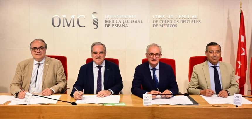 Los presidentes de las cuatro organizaciones colegiales, Tomás Cobo, Jesús Aguilar, Luis Alberto Calvo y Óscar Castro, durante la firma
