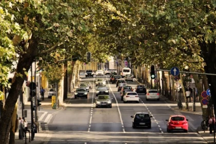Los farmacéuticos aconsejan reducir las comidas, no leer durante el trayecto y evitar los cambios bruscos de velocidad para prevenir los mareos estas vacaciones