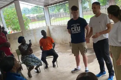 El Hospital Universitario del Vinalopó colabora con el CEU en una misión educativa y sanitaria en Senegal