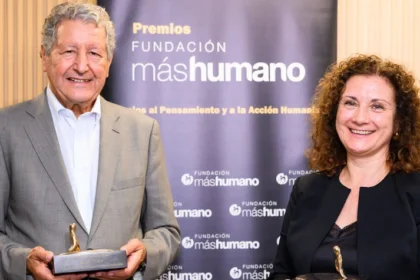 Sami Naïr, Ganador del Premio Pensamiento humanista 2025 y Elena García Armada, Ganadora del Premio Acción humanista 2025