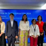(de izq. a dcha.) Diego Enjuto, director del área Legal y Compliance de ISS España; Iris Roldán, directora editorial de Corresponsables; Toni Capella, socio del área de Sostenibilidad en EY (Ernst & Young); Eulalia Devesa, directora de Sostenibilidad Social de ISS España; Ana Jimeno, directora de Calidad, Medioambiente y Prevención de Riesgos Laborales de ISS España; Choni Fernández, delegada de DIRSE en Cataluña y directora de Sostenibilidad y Cliente en PortAventura World; Albert Iglesias, director de Marketing Estratégico, Innovación y Sostenibilidad de Bunzl Distribution Spain; y Manuel Sevillano, director de Reputación y Sostenibilidad de ATREVIA
