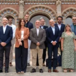 Juan Cruz Cigudosa, secretario de Estado de Ciencia, Innovación y Universidades; Núria Montserrat, consellera de Recerca i Universitats de la Generalitat de Catalunya y Nicolas Dumoulin, director general de Boehringer Ingelheim España, junto al resto de ponentes de la jornada y miembros del equipo de Boehringer Ingelheim