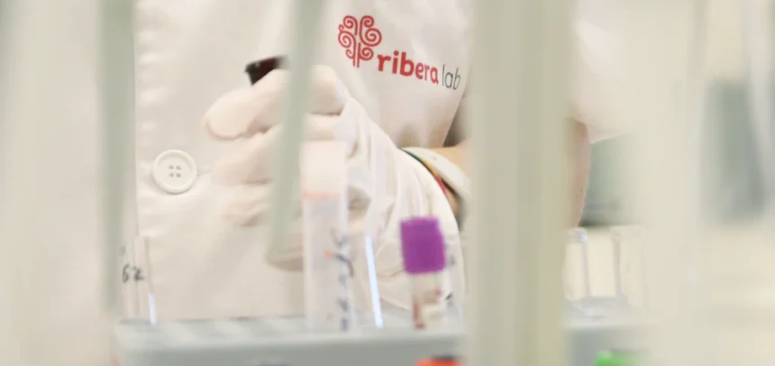 Ribera Lab integra en su red estos servicios, para ofrecer una atención continuada de calidad a todos los pacientes, tanto ambulantes como hospitalizados o de urgencias