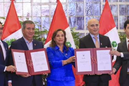 Ceremonia de la firma de concesión a Aqualia, presidida por la Presidenta de Perú, Dina Boluarte - Imagen cedida por Aqualia LATAM