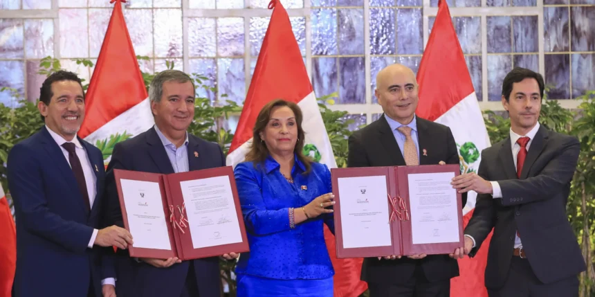 Ceremonia de la firma de concesión a Aqualia, presidida por la Presidenta de Perú, Dina Boluarte - Imagen cedida por Aqualia LATAM