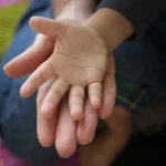 La protección de la infancia y adolescencia vulnerable, en peligro según la ONG Educo - Imagen de Stock (Freepik.es)