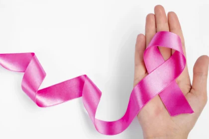Solo en 2024 en España se diagnosticaron 36.395 nuevos casos de cáncer de mama - Imagen de Stock (Freepik.es)