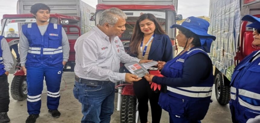 recicladores formalizados de Paita reciben vehículos motorizados adquiridos por el Minam