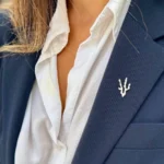 En colaboración con la firma tinerfeña Hissia, el resort presenta un accesorio único para sus empleados que encarna sus valores de pertenencia y respeto por el entorno - Imagen cedida por Royal Hideaway Corales Resort