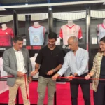 Inauguración de la exposición de camisetas por parte de los ponentes