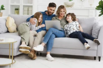 Fad Juventud y BBVA presentan un nuevo videotutorial dirigido a familias para impulsar el pensamiento crítico en casa