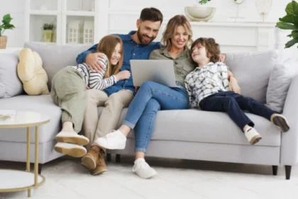 Fad Juventud y BBVA presentan un nuevo videotutorial dirigido a familias para impulsar el pensamiento crítico en casa