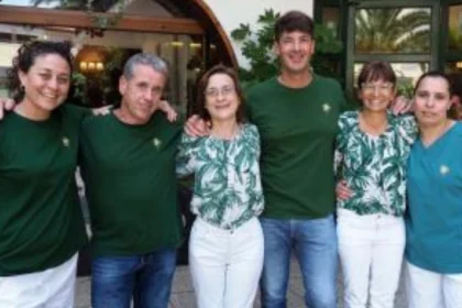 De izda. a dcha., algunos empleados del Hotel Bell Repòs: Lorena Loggia, Ferran Colls, Susanna Bartomeu, Juan Camelio, Flora Parés y Saida Benhmed.© David Campos. Fundación "la Caixa"