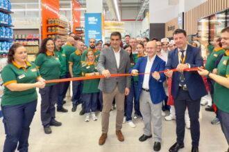 Inauguración del nuevo Cash Record de Vegalsa-Eroski en Santiago de Compostela