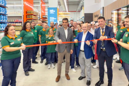 Inauguración del nuevo Cash Record de Vegalsa-Eroski en Santiago de Compostela