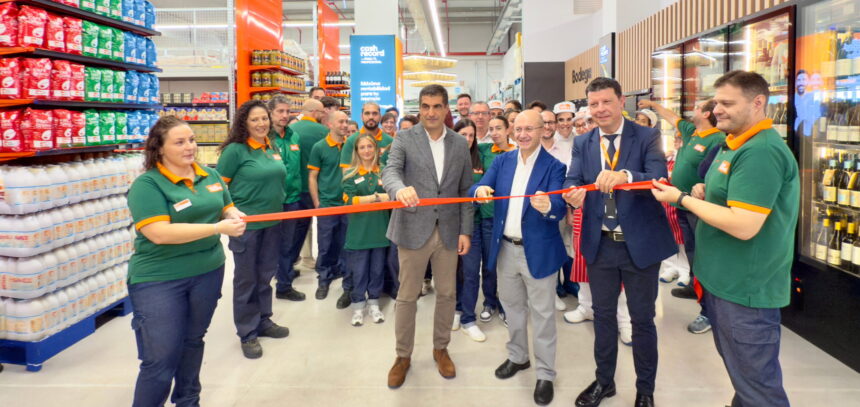 Inauguración del nuevo Cash Record de Vegalsa-Eroski en Santiago de Compostela