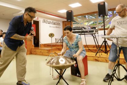 Pedro Campos crea un momento divertido y lleno de alegría utilizando la percusión - Afundación