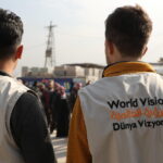 Personal humanitario de World Vision International en una misión de ayuda a los afectados por un desastre natural