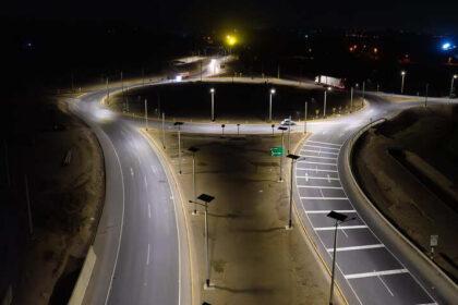 Aunor reduce casi 7 toneladas de CO₂ al año con iluminación solar vial